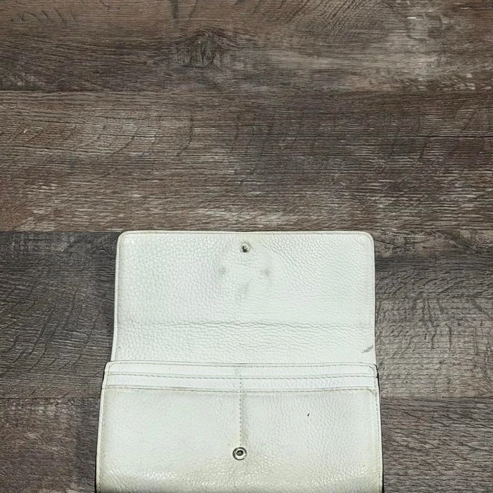 Bundle of 2 wallets